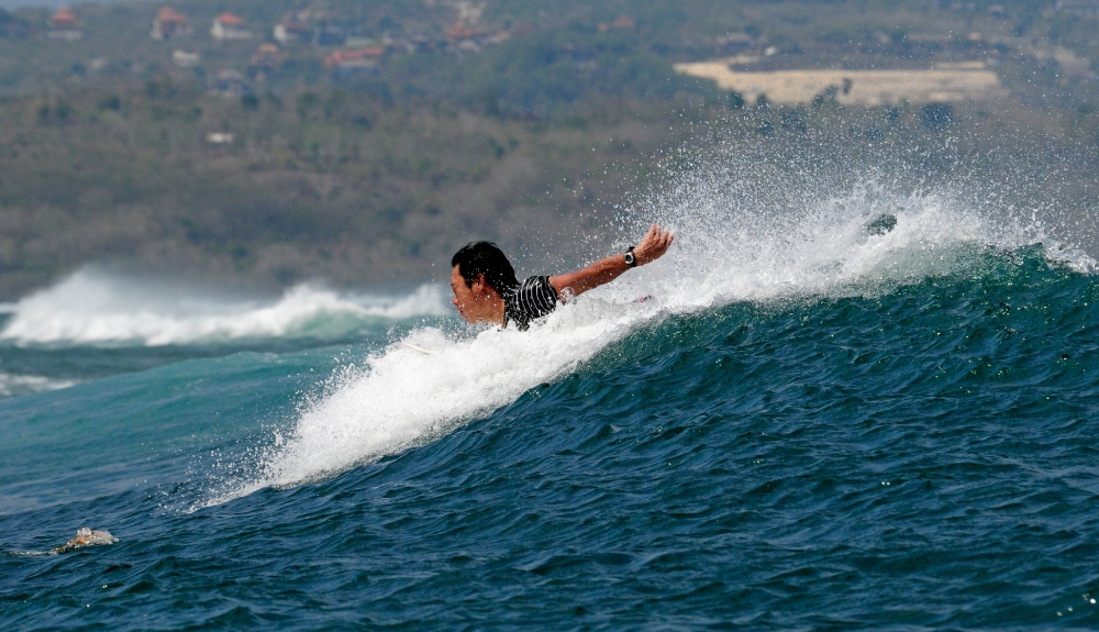 Surfing Indonesia