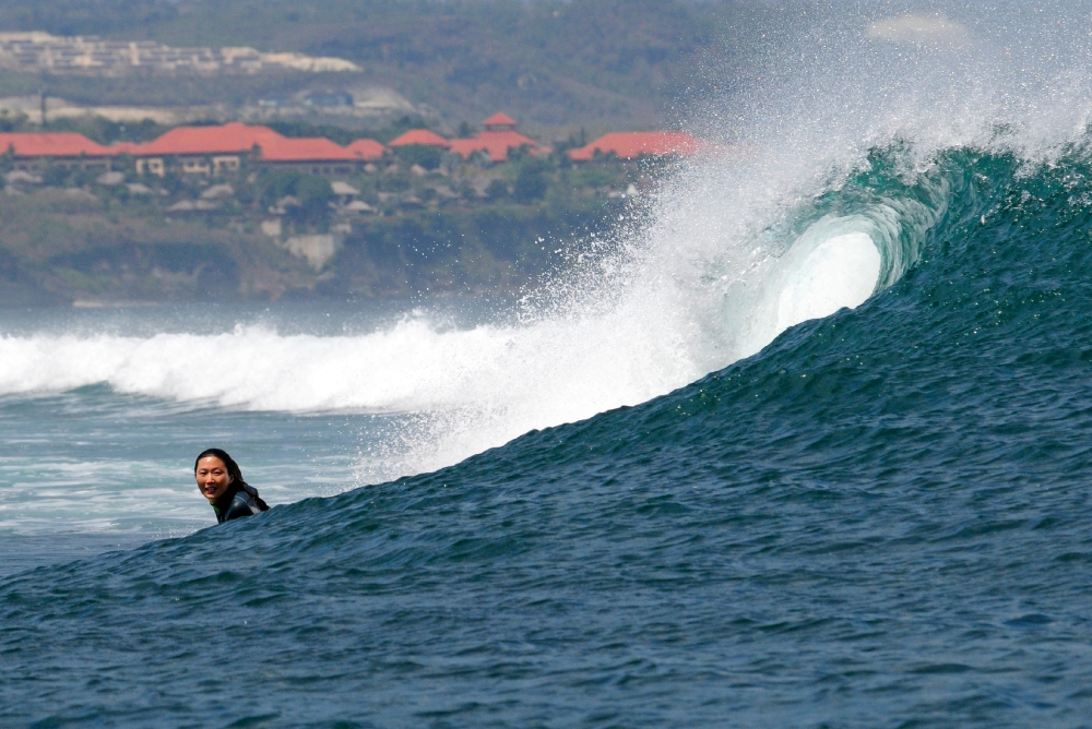 Surfing Indonesia