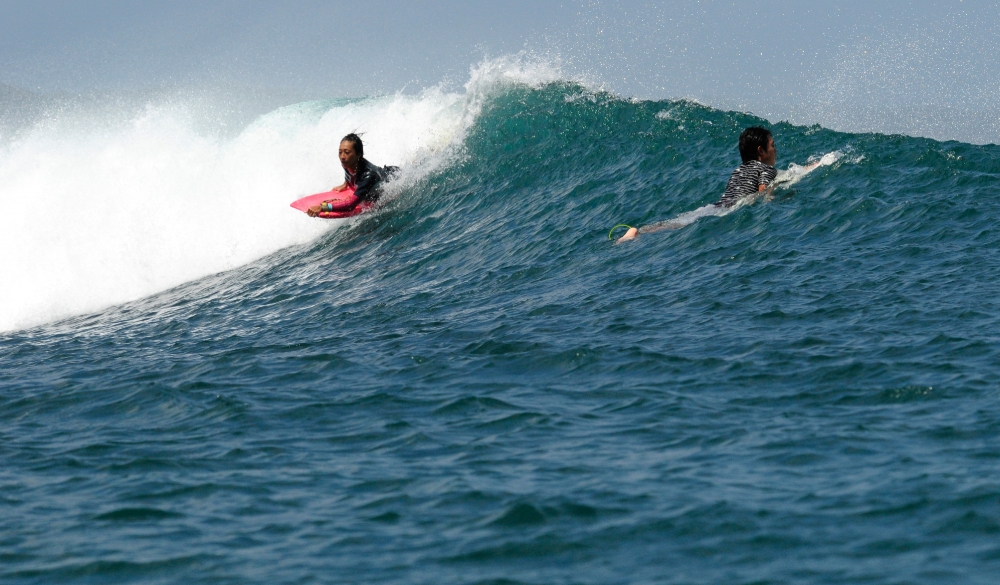 Surfing Indonesia