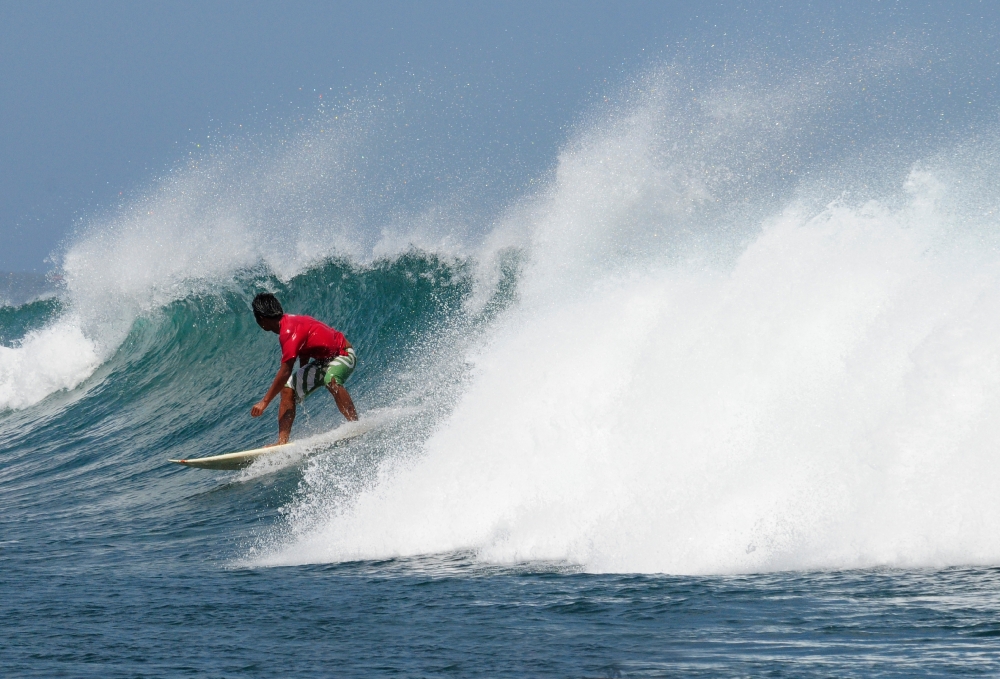 Surfing Indonesia