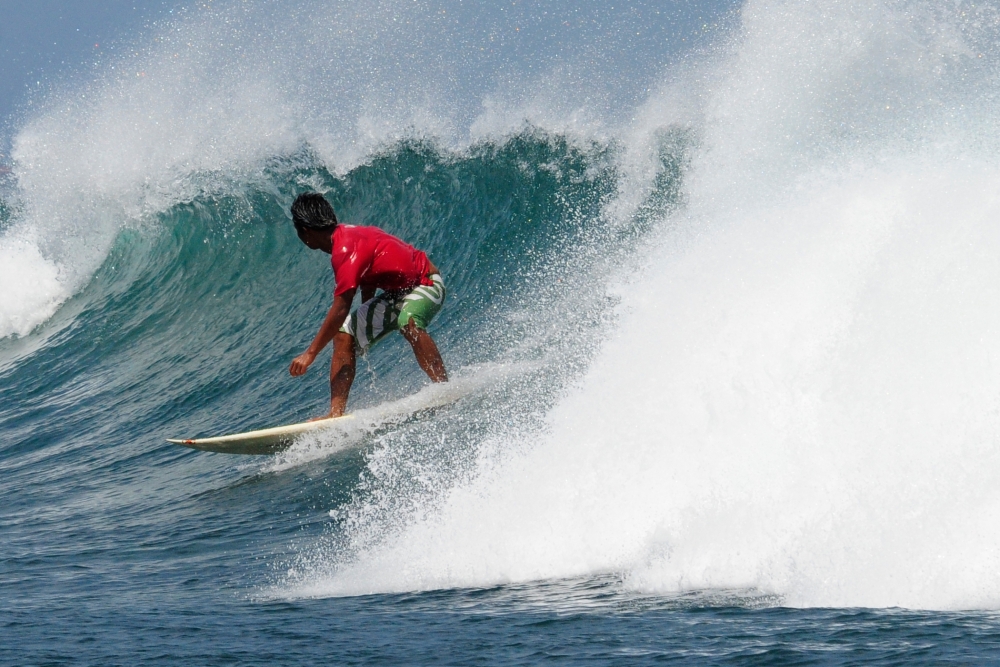 Surfing Indonesia