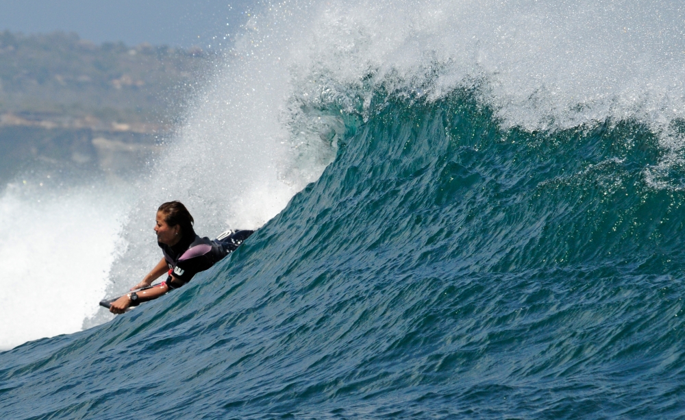 Surfing Indonesia