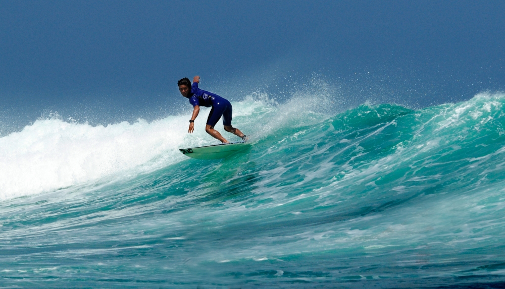 Surfing Indonesia