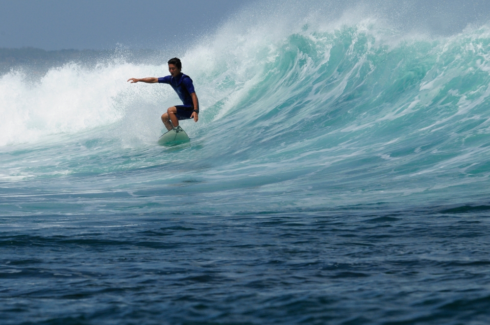 Surfing Indonesia