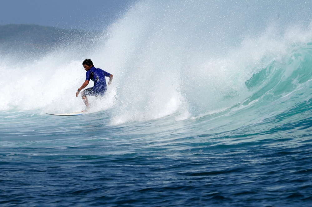 Surfing Indonesia