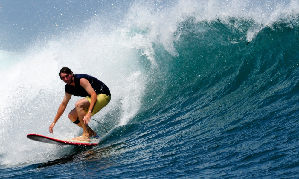 Surfing Indonesia