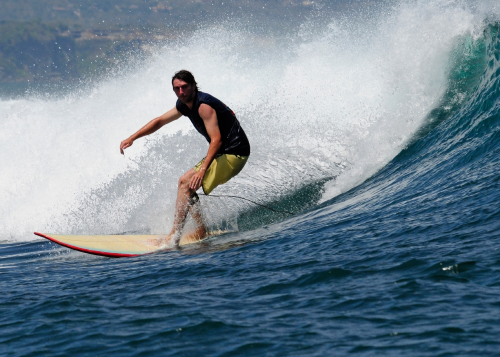 Surfing Indonesia