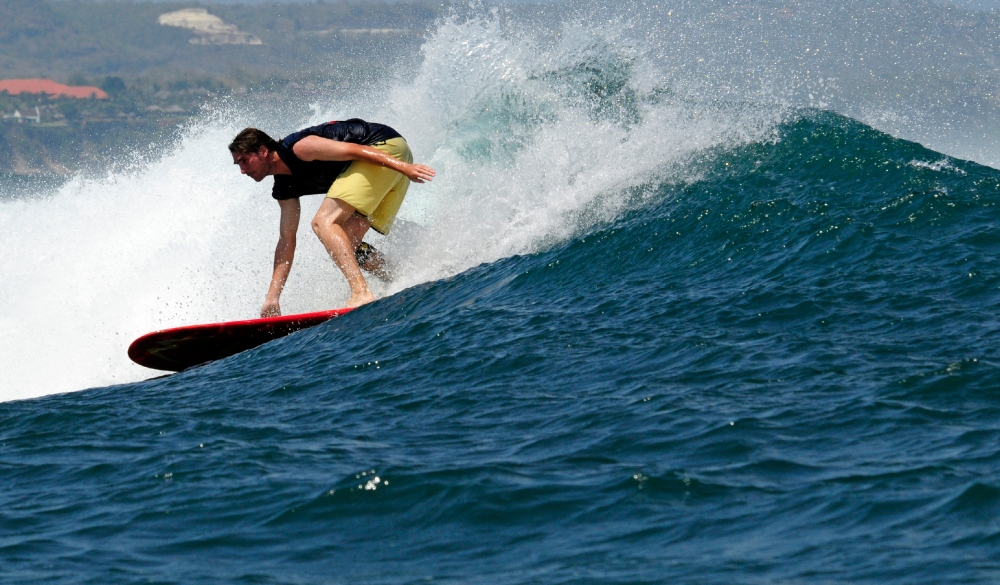 Surfing Indonesia