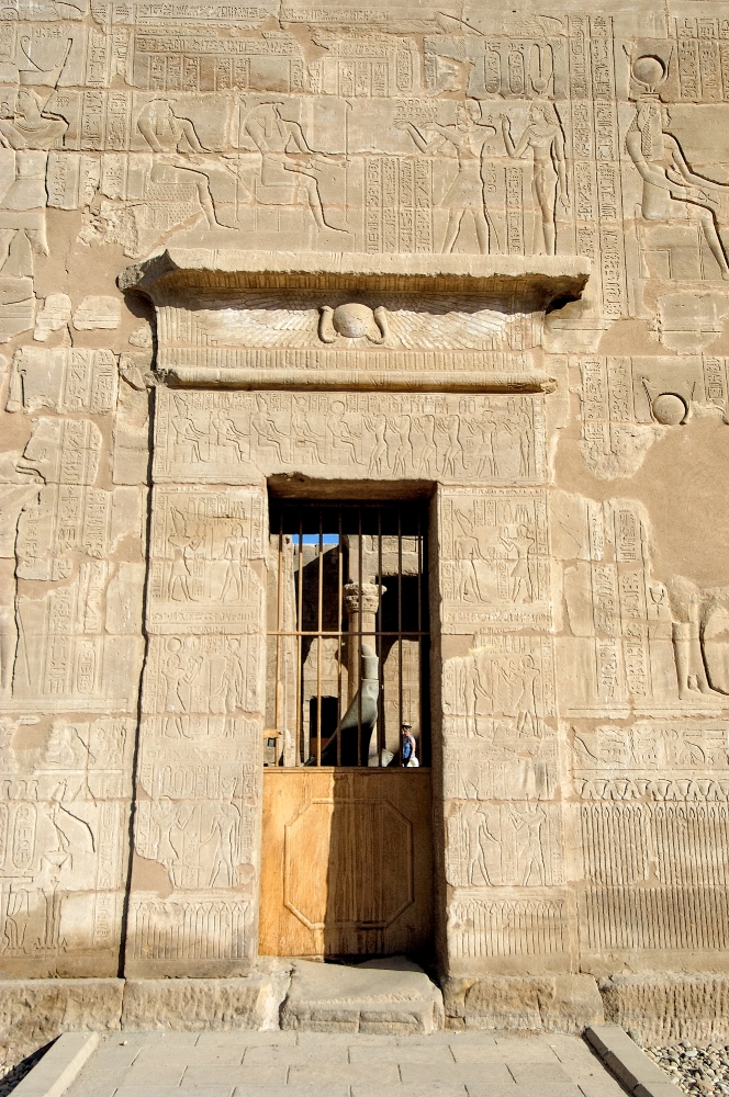 temple of edfu egypt 2542