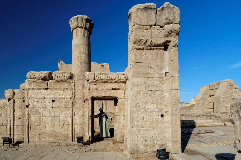 temple of edfu egypt 2569