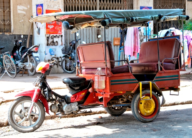Tu Tuk Along Streets Of Phnom Penh 