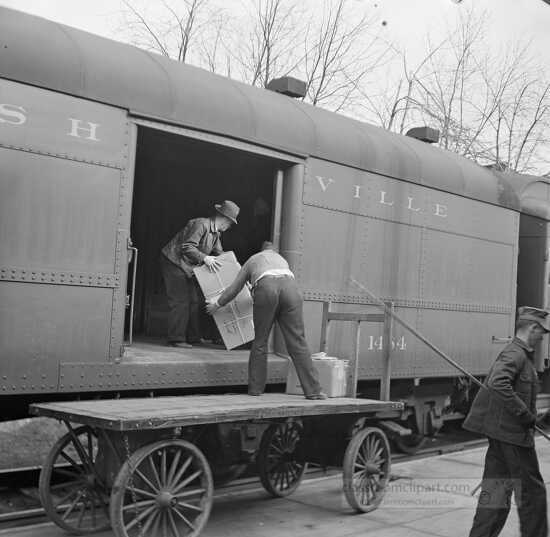 unloading express from train