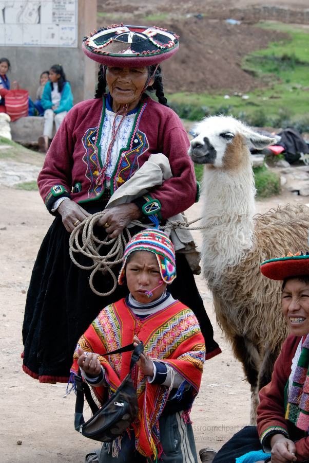 Women and child in traditional clothing with an Alpaca