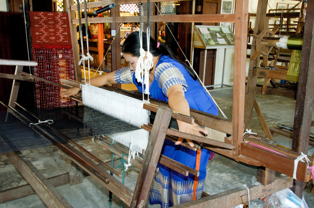 women making umbrellas thailand 2089