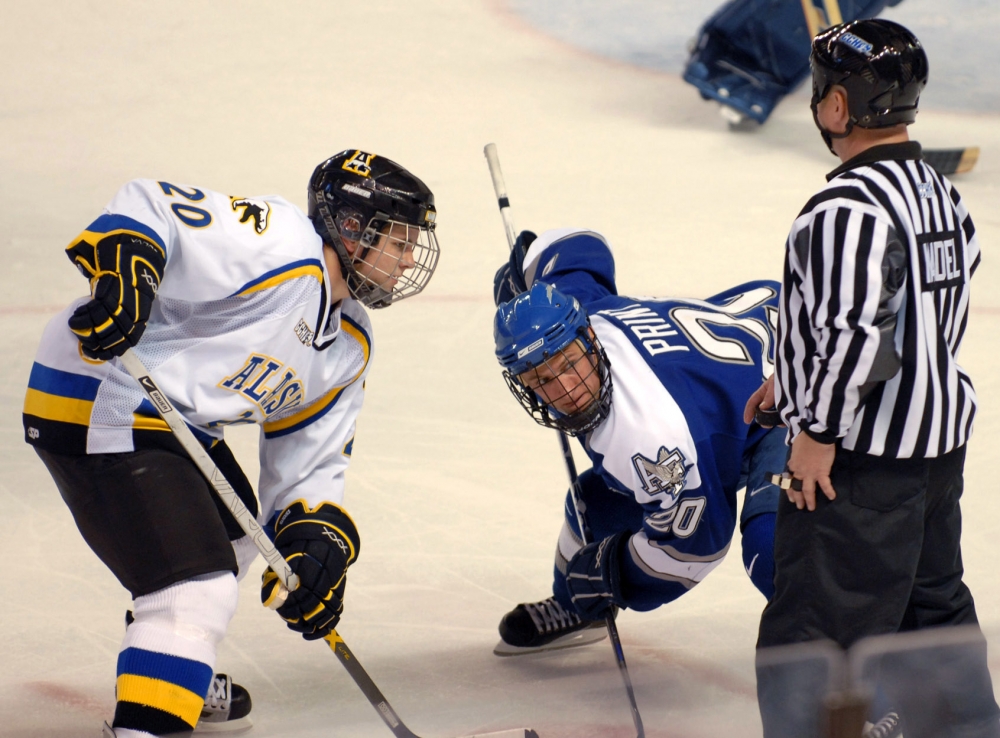 Hockey referee on ice with players - Classroom Clip Art