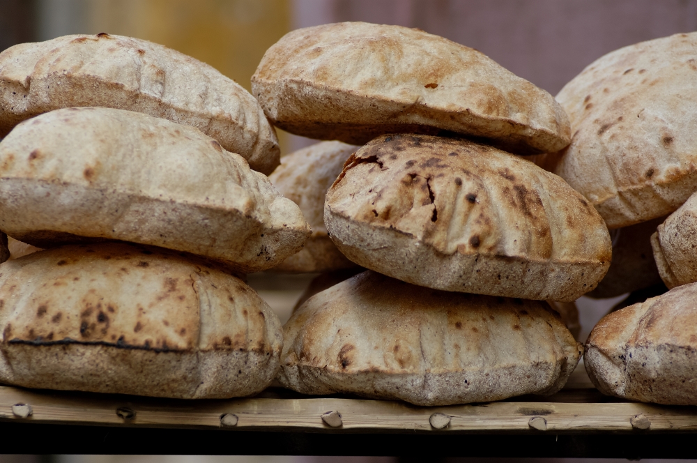 photo stack of fresh pita bread for sale in egypt image 5200