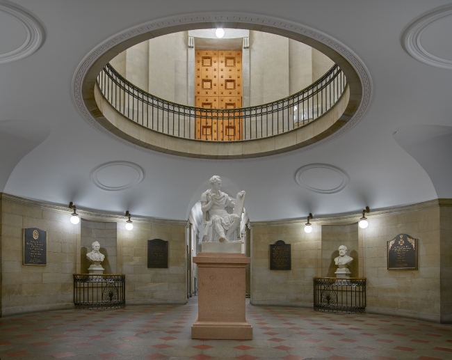 statue of washington in a toga in the north carolina capi
