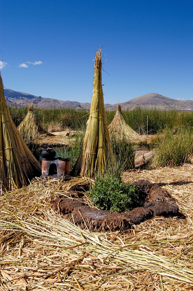 traditional reed huts lake titicaca photo 0066a - Classroom Clipart