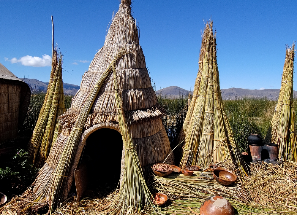 traditional reed huts lake titicaca photo 0067a - Classroom Clipart