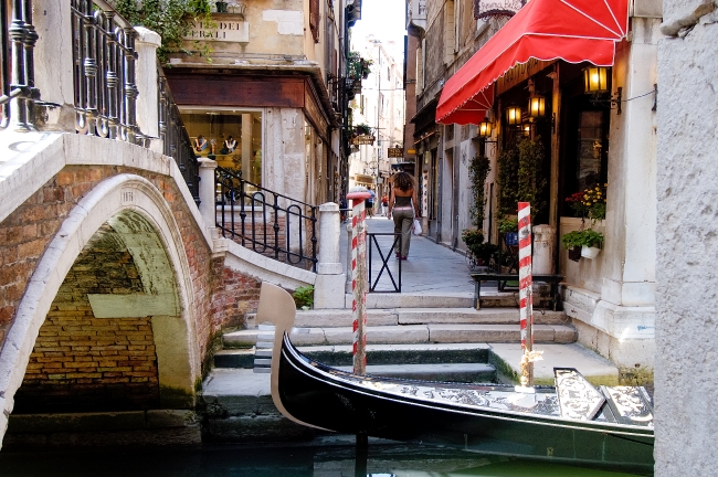 Walking Bridge over Vencie Canal - Classroom Clip Art