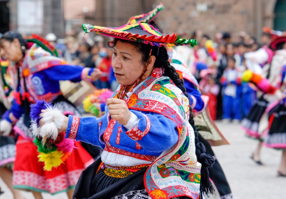 woman dancers wearing colorful traditional costumes cuzco peru 0 ...