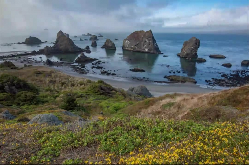 Clouds fly by Crook Point on the southern Oregon Coast video
