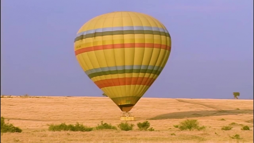 hot air balloon over Kenya  video