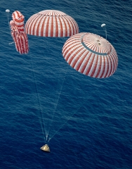 Apollo 15 CM descends with one fouled chute