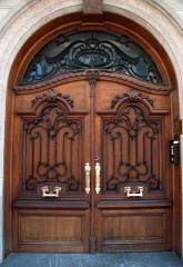 barcelona-spain-wooden-door