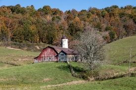 Barn with an apparent addition near the town of Sam Black Church