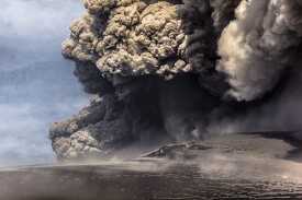 billowing clouds of ash during icelands Eyjafjallajokull volcano