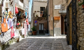 cobblestone-street-in-erice-sicily