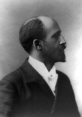 Du Bois William Edward Burghardt portrait photo image