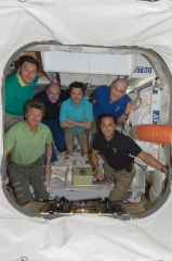 expedition 31 crew inside spacex dragon cargo craft 22