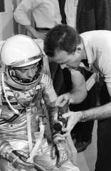 mercury atlas 9 astronauts l gordon cooper jrand alan shepard