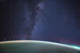 milky way extends above the earths horizon