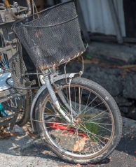 old-bicycle-downtown-georgetown-malaysia-8093