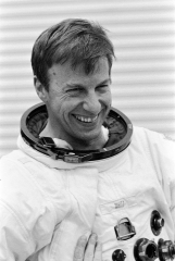 paul weitz is suited up for skylab training