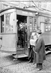 people wearing mandatory masks on street cars during the 1918 Sp
