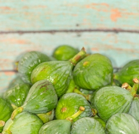 pile of fresh green figs