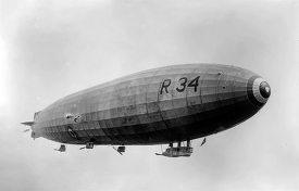 shows British airship R- 4 in 1909