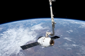 spacex dragon cargo craft approach and grapple 