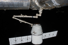 spacex dragon cargo craft approach and grapple 22