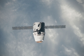 spacex dragon cargo craft approach and grapple 33