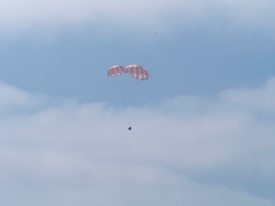 spacex dragon cargo craft parachute descent