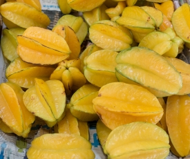 starfruits carambolo fruit at market