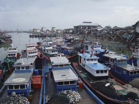 tsunami sumatra indonesia boats washed ashore