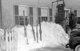 Vermont ski towns very crowded with skiers on weekends 1940 