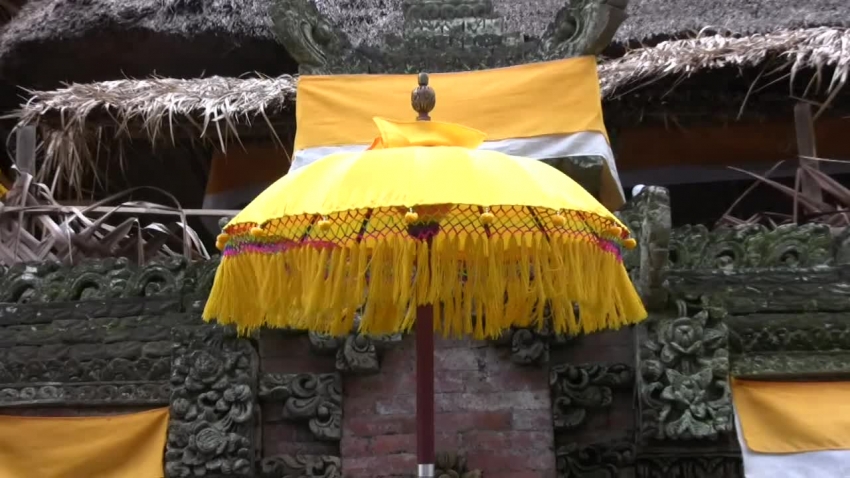 Balinese people preparing for a festival video
