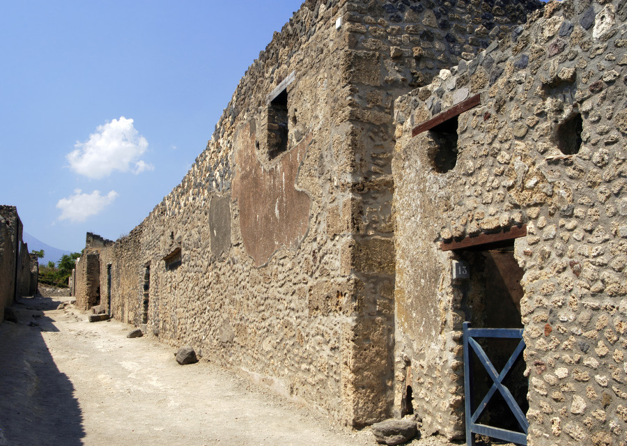 ancient city pompeii 13